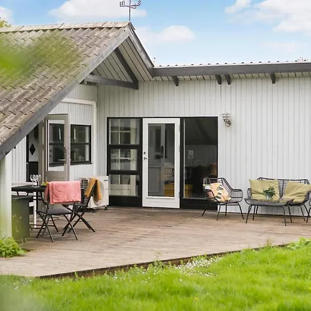 2 Bedroom In Karrebæksminde