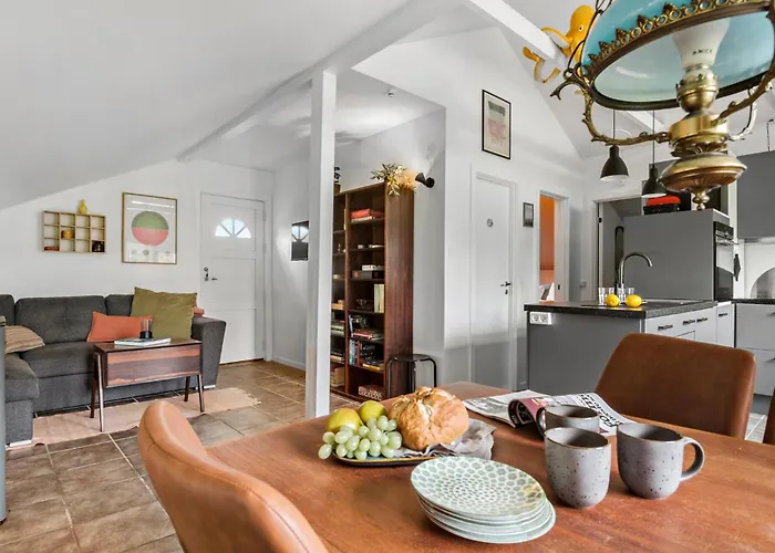 2 Bedroom In *